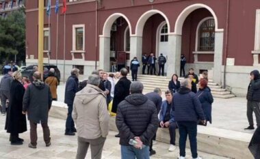 “Po më lodh shumë”, Rama ngre zërin në mbledhjen me qytetarët e Durrësit për projektin TID: Ju dilni të humbur