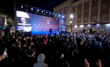 “Ata që harrojnë të shkuarën janë të dënuar ta përsërisin atë”/ Berisha: Jemi mbledhur në momentin më kritik të Shqipërisë në 35 vitet e fundit