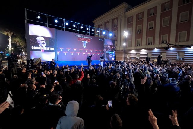 “Ata që harrojnë të shkuarën janë të dënuar ta përsërisin atë”/ Berisha: Jemi mbledhur në momentin më kritik të Shqipërisë në 35 vitet e fundit