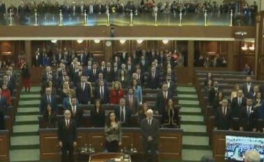 Kosova 18 vite shtet, Vjosa Osmani në Kuvend: Lufta e UÇK ishte e drejtë dhe e pastër! Çdo përpjekje për ta barazuar me krimet serbe dëmton themelet e paqes afatgjatë në rajon