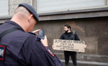 Putin nënshkruan një ligj të ri që forcon kontrollin e FSB-së mbi internetin rus