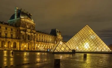 Katër muaj pas grabitjes së shekullit, drejtoresha e muzeut të Luvrit jep dorëheqjen