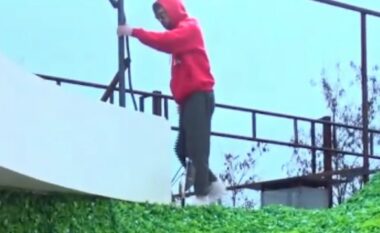 E papritur/ Kristi kapërcen murin dhe largohet nga shtëpia e “Big Brother Vip” (VIDEO)