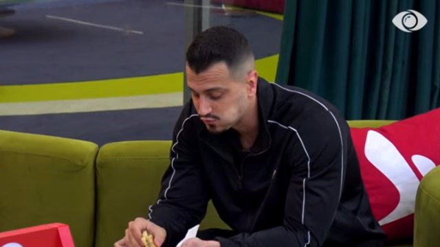 Do shpikësh ndonjë sëmundje tjetër   Luizi i përgjigjet me qetësi kunjave të Mateos