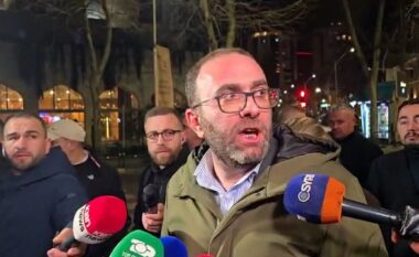 Gazment Bardhi përplaset me policinë: Mbi 40 persona të ndaluar! Kanë marrë me dhjetëra kryetarë të degëve të PD