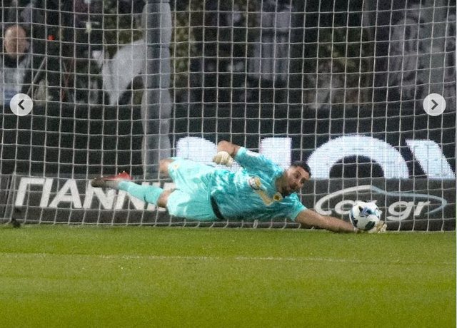 Tomas Strakosha bën heroin ndaj PAOK-ut, portieri shqiptar pret penalltinë dhe mban në krye AEK-un (VIDEO)