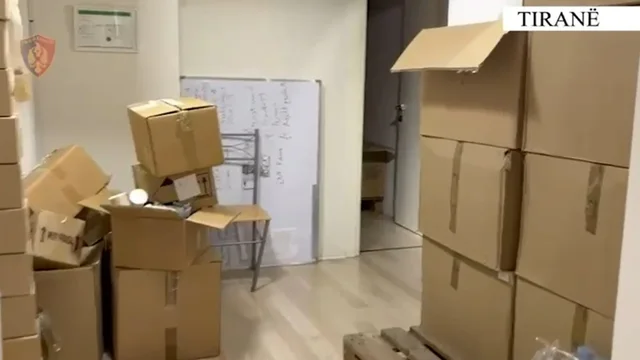 Ishin të skaduara  sekuestrohen mbi 10 mijë suplemente ushqimore dhe bimore në Tiranë  në kërkim adimistratori