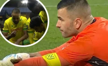 Moment solidariteti që bëri botën të flasë, portieri shtrihet në tokë që shokët të ndërpresin agjërimin