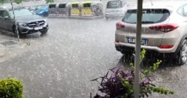 Reshjet e dendura të shiut përfshijnë Qarkun e Elbasanit  probleme në disa akse rurale