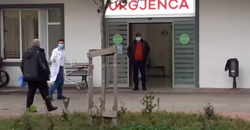 E rëndë në Sarandë/ i riu bën për spital pas sherrit 48-vjeçarin, i plagosuri dërgohet me urgjencë drejt spitali të Traumës, rrezikon të humbasë syrin (EMRAT)