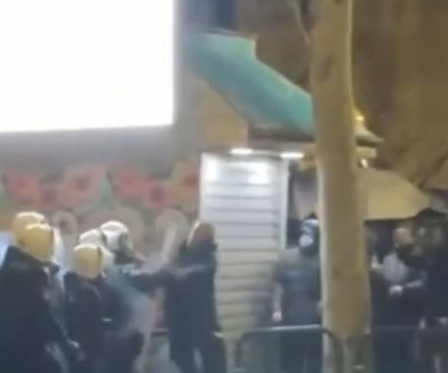 U qëllua me shkopa gome pas koke dhe iu hodh spraj në fytyrë, Bledion Nallbati në gjendje të rëndë te Trauma, Sali Berisha niset me urgjencë