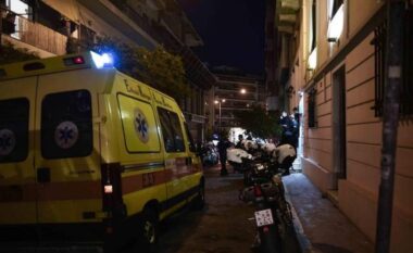 Aksident tragjik në Athinë! Makina ku po udhëtonte adoleshenti shqiptar bashkë me dy shokët e tij u përplas me pemën, humb jetën 15-vjeçari