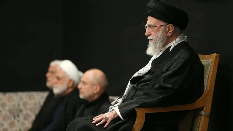 Gjendet nën rrënoja trupi liderit suprem të Iranit, Ajatollah Ali Khamenei, u vra pas sulmeve ajrore në Teheran