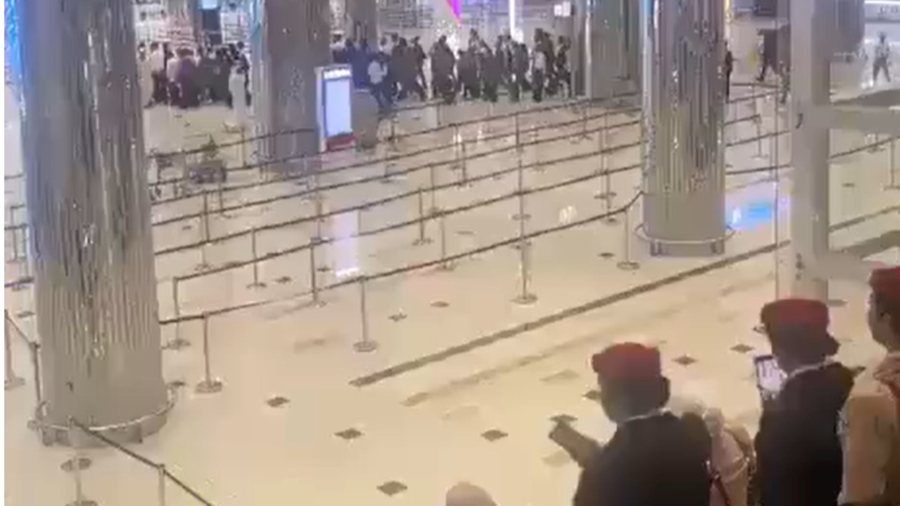 Tjetër sulm në Dubai  goditet Aeroporti Ndërkombëtar njerëzit dërgohen në hapësira nëntokësore për më shumë siguri