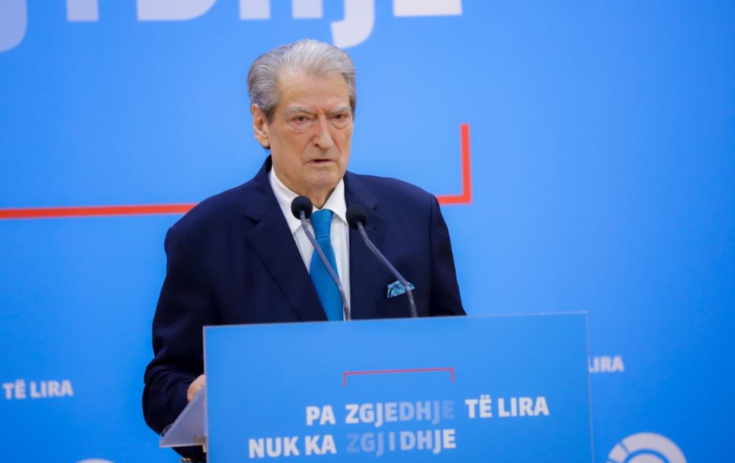 Rama paralajmëroi ndërhyrje në legjislacion për vendimin e ‘Kushtetueses’ për Ballukun, reagon Berisha: Qëndrimi i opozitës protesta dhe revolta! Ne jemi në dialog me…