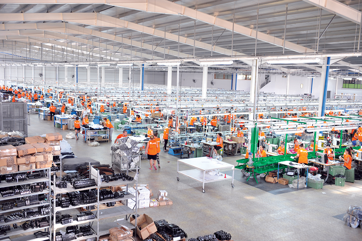 Eksportet/ Largimi i kompanive tkurr fasonin, ja cila është e vetmja industri në rritje