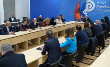 PD tërhiqet nga bojkoti i Reformës Territoriale, zbardhen debatet e plota në grupin parlamentar. Deputetët që dolën kundër