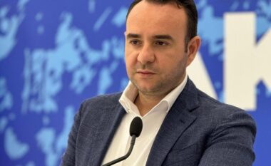 “Qindra mln euro taksa për infrastrukturën, rrugët rrezik për jetën e qytetarëve”, Klevis Balliu: Pasojë e vjedhjeve dhe korrupsionit të Ramës dhe Ballukut