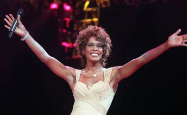 14 vite pa Whitney Houston: Zëri që ndryshoi historinë e muzikës