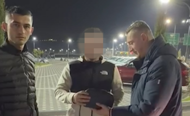 Punonjësit e Policisë, jashtë shërbimit, gjejnë dhe kthejnë çantën me 1000 euro, dokumente dhe celular.