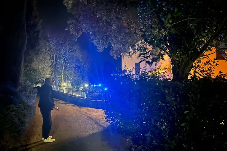 Pronari i banesës qëlloi në ajër/ Shkoi për të grabitur, por dëmtohet gjatë tentativës për t’u larguar. Ndërron jetë 46-vjeçari shqiptar në Itali, bashkëpunëtorët…