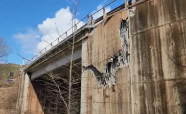 Bllokohet tërësisht qarkullimi në aksin Librazhd-Prrenjas, shkak situata e krijuar nga rrëshqitjet te “Arrat e Gurrës”
