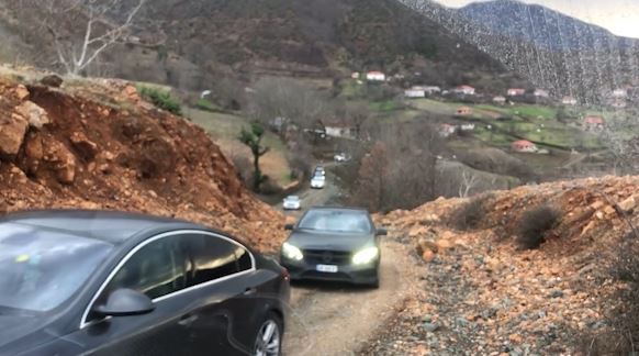 VIDEO FOTO  Aksi Librazhd Pogradec i mbyllur  automjetet i drejtohen Egnatias   Ringjallet  rruga ku 2 mijë vite më parë kalonin karvanët romakë