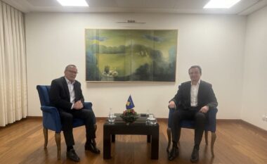 Kosovë, zgjedhja e presidentit, Kurti nis takimet me krerët e partive politike