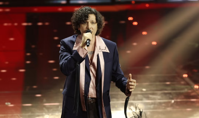 Ermal Meta prek publikun me  Stella stellina   dedikuar fëmijëve palestinezë