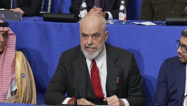  Gjyq i turpshëm ndaj çlirimtarëve   Rama mbron ish krerët e UÇK  Disa këtu duhet të jenë të turpëruar për atë proces 