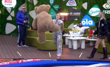 Çfarë ndodhi?! Juela i “flak” Brikenës arushin në pishinë