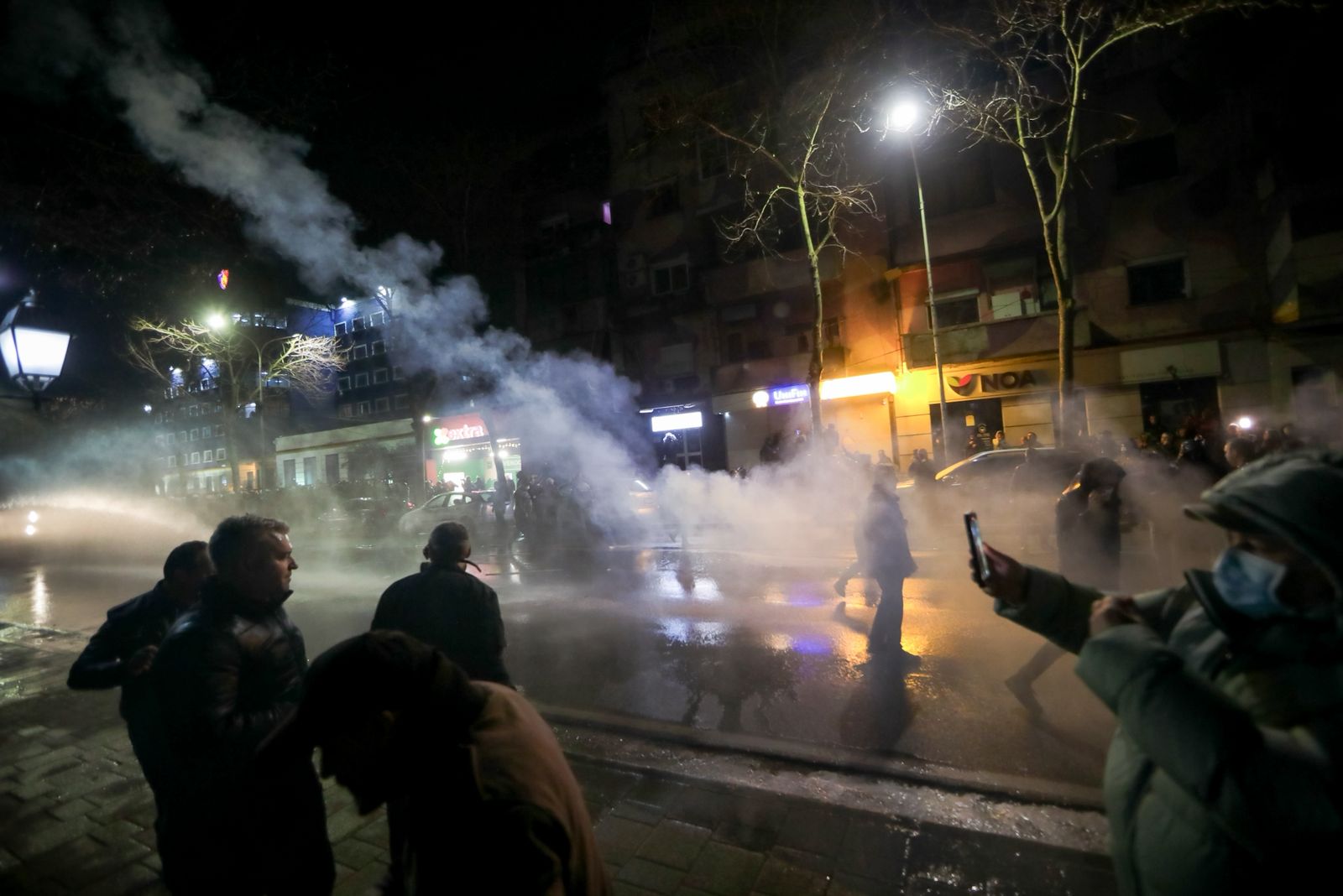 Policia barrikadon rrugën tek Drejtoria e Policisë, Bardhi: Urdhri nga Suel Çela e Ergys Agasi