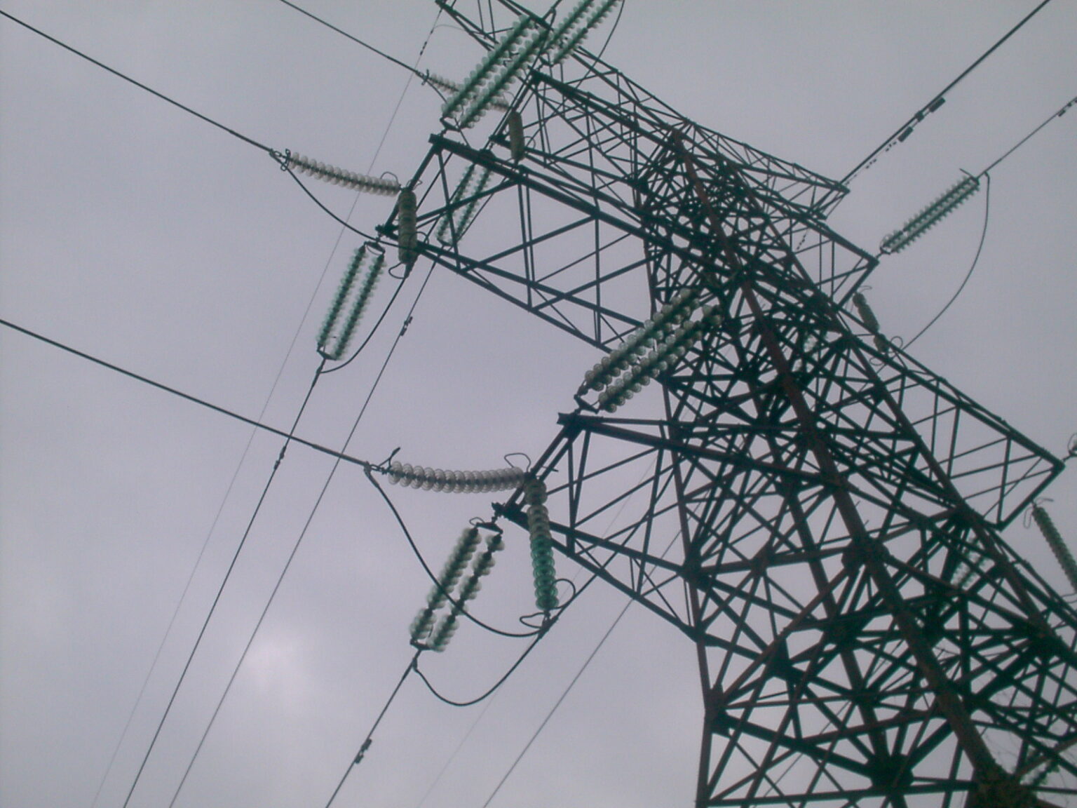 Disa fshatra mbeten pa energji elektrike prej mbrëmjes së kaluar në Lezhë