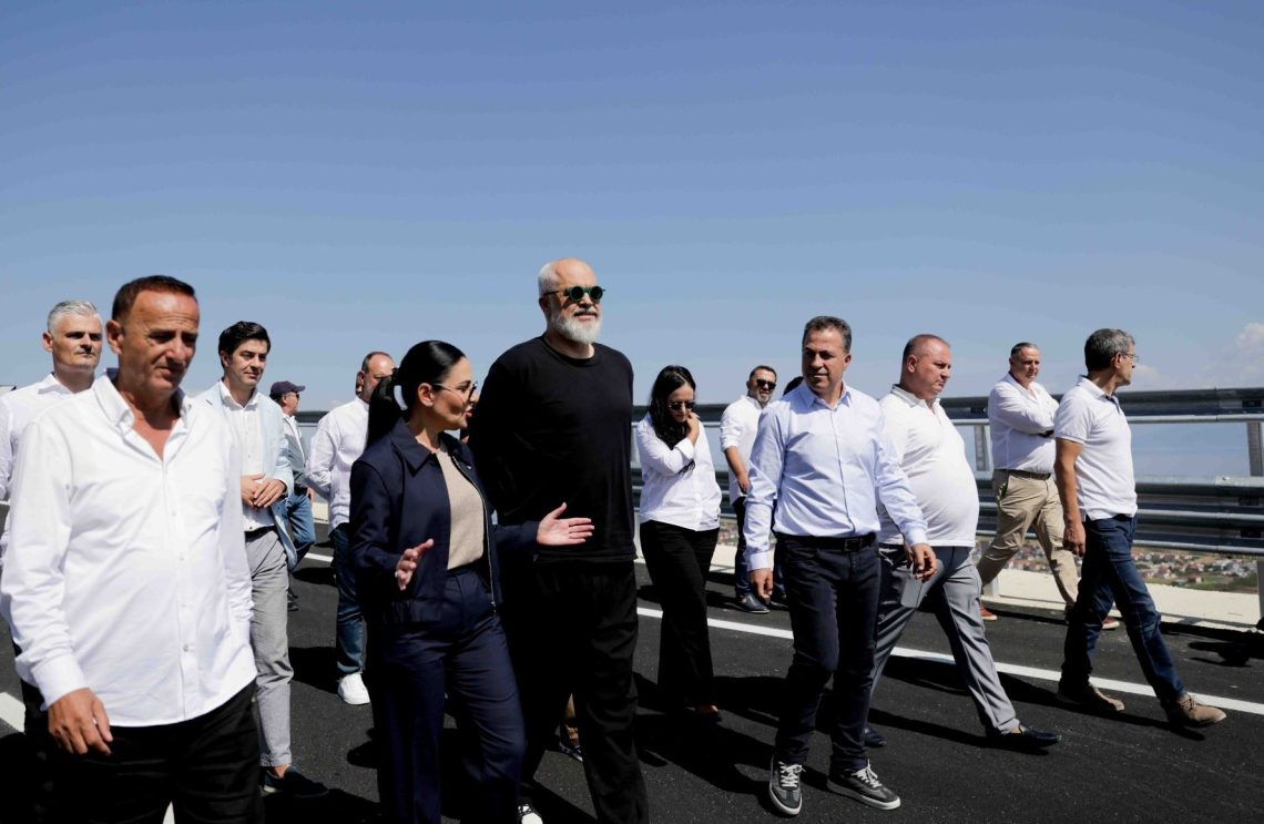 BIRN: Pas shembjes së rrugëve të Shqipërisë fshihet “klientelizmi dhe korrupsioni’