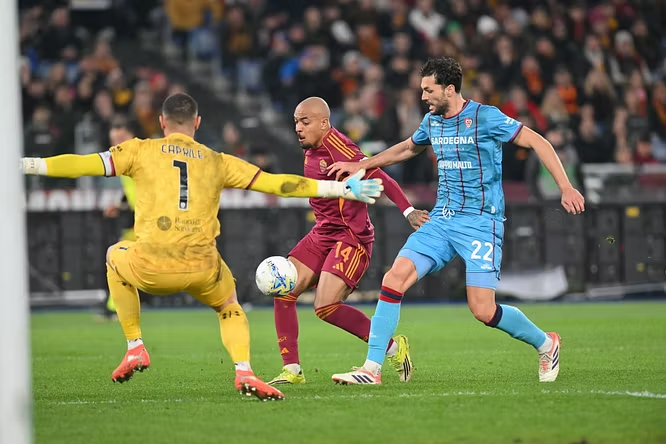 Malen e vë Romën në lëvizje  me dy gola thyen Cagliarin dhe arrin Juven