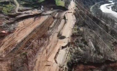 Juglindja ende e paralizuar, shkojnë në 9 cm fundosjet në aksin Librazhd- Prrenjas