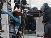 E rëndë në Itali/ 20-vjeçari shqiptar dhunon nënën në ditën e lindjes së tij dhe më pas zhduket, kamerat e kanë kapur duke u hedhur në det…