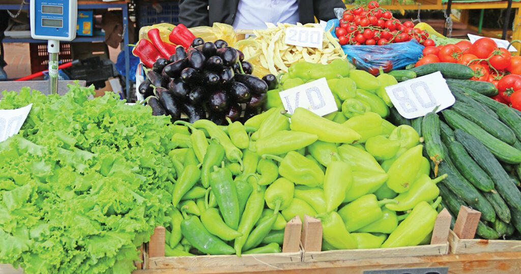 Nga mungesa e prodhimit vendas, te goditja nga përmbytjet/ Çmimet ‘fluturojnë’, zarzavatet kthehen në mall luksi