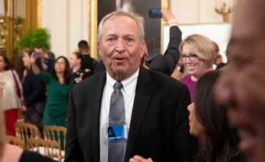 I doli emri në dokumentet e dosjes Epstein, ish-sekretari i Thesarit të SHBA-së jep dorëheqjen si profesor në Universitetin e Harvardit