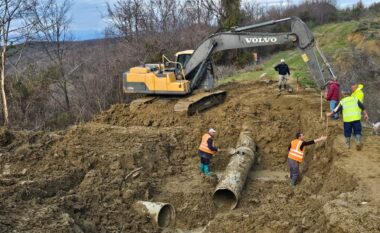 11 lagje probleme me ujin e pijshëm në Durrës, shkak defekti i rëndë në tubacion pas rrëshqitjes së dherave