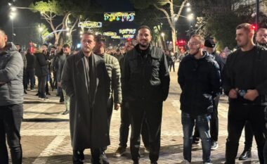 Ervin Salianji i bashkohet protestës kombëtare të opozitës para Kryeministrisë