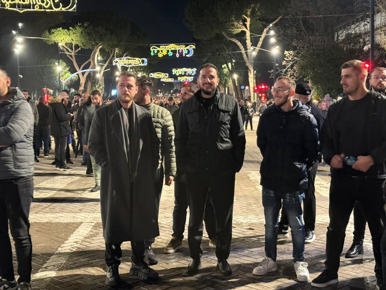 Ervin Salianji i bashkohet protestës kombëtare të opozitës para Kryeministrisë