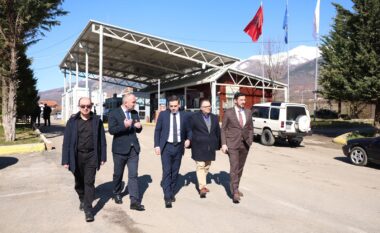 Bllokimi i aksit Librazhd-Pogradec, drejtori i Doganave inspektim në pikën kufitare të Bllatës: Pavarësisht ngarkesës, çdo gjë po lëviz normalisht