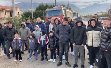 Banorët e fshatit Luz të Fushë-Krujës ngrihen në protestë për rrugën, nxënësit bojkotojnë mësimin