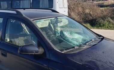 Aksident i rëndë në aksin Lushnje-Berat/ Drejtuesi i mjetit në gjendje kritike, pamjet nga vendi i ngjarjes (VIDEO)