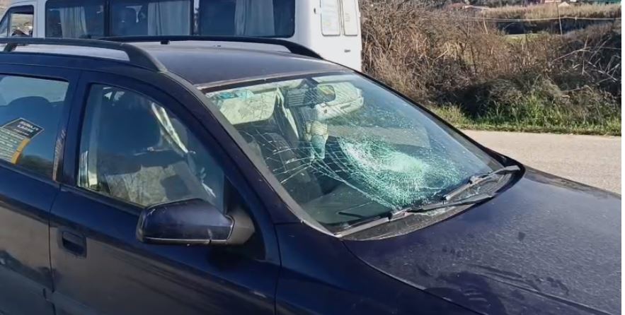 Aksident i rëndë në aksin Lushnje-Berat/ Drejtuesi i mjetit në gjendje kritike, pamjet nga vendi i ngjarjes (VIDEO)