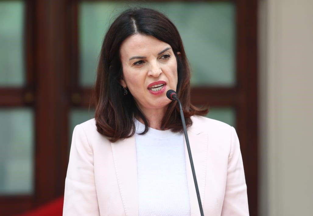 Protesta e opozitës/ Ministrja Albana Koçiu u drejtohet qytetarëve: Do u dënoj maksimalisht sipas ligjit…