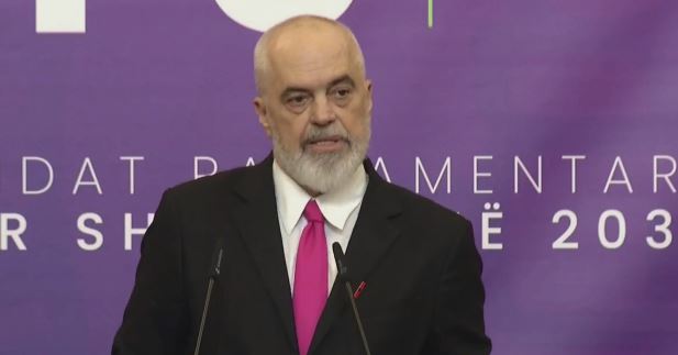 SPAK kërkon ta arrestojë për abuzimet miliona euro me tenderat  Rama  E hodha kategorikisht poshtë dorëheqjen e Belinda Ballukut  e paraqiti tre herë