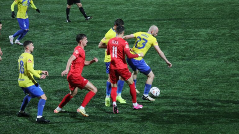 VIDEO/ Ndeshje e çmendur mes Partizanit dhe Elbasanit. 4 gola, 1 penallti e humbur, 1 i kuq dhe 1 kolaps në fushë