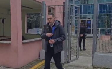 VIDEO/ Kunati i Arben Ahmetajt shkon në SPAK, ja momenti kur del nga Prokuroria e Posaçme